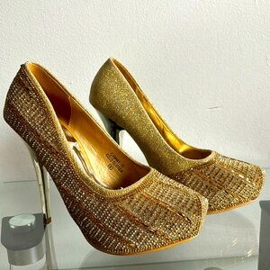 Bella Marie Gold Sequins Heels size 8 in excellent condition